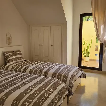 Precioso Apartamento, Todo Equipado, Con Piscinas Manilva